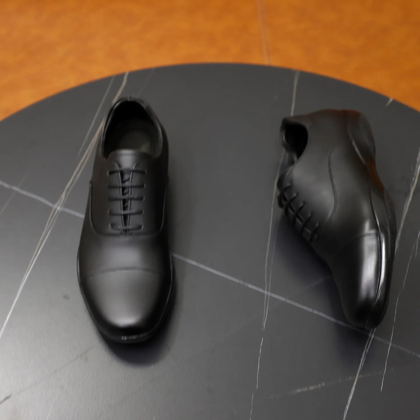 Factory price: 600💰Top original order Brand: PRADA (Prada) Standard code: Men's size 38/44 (45 can be customized) Grade: Same as the official website Material: Original cowhide surface, cowhide lining, original wear-resistant soft outsole Style category: casual sports shoes, young fashion, European and American trends, British style Color: actual picture color